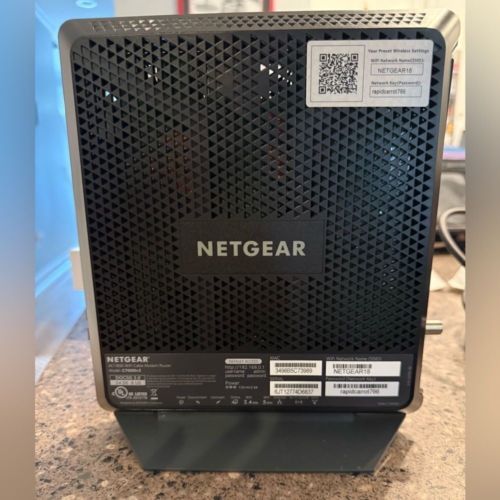 NETGEAR Black Modem-Router Combo with Sleek Design - Picture 8 of 12